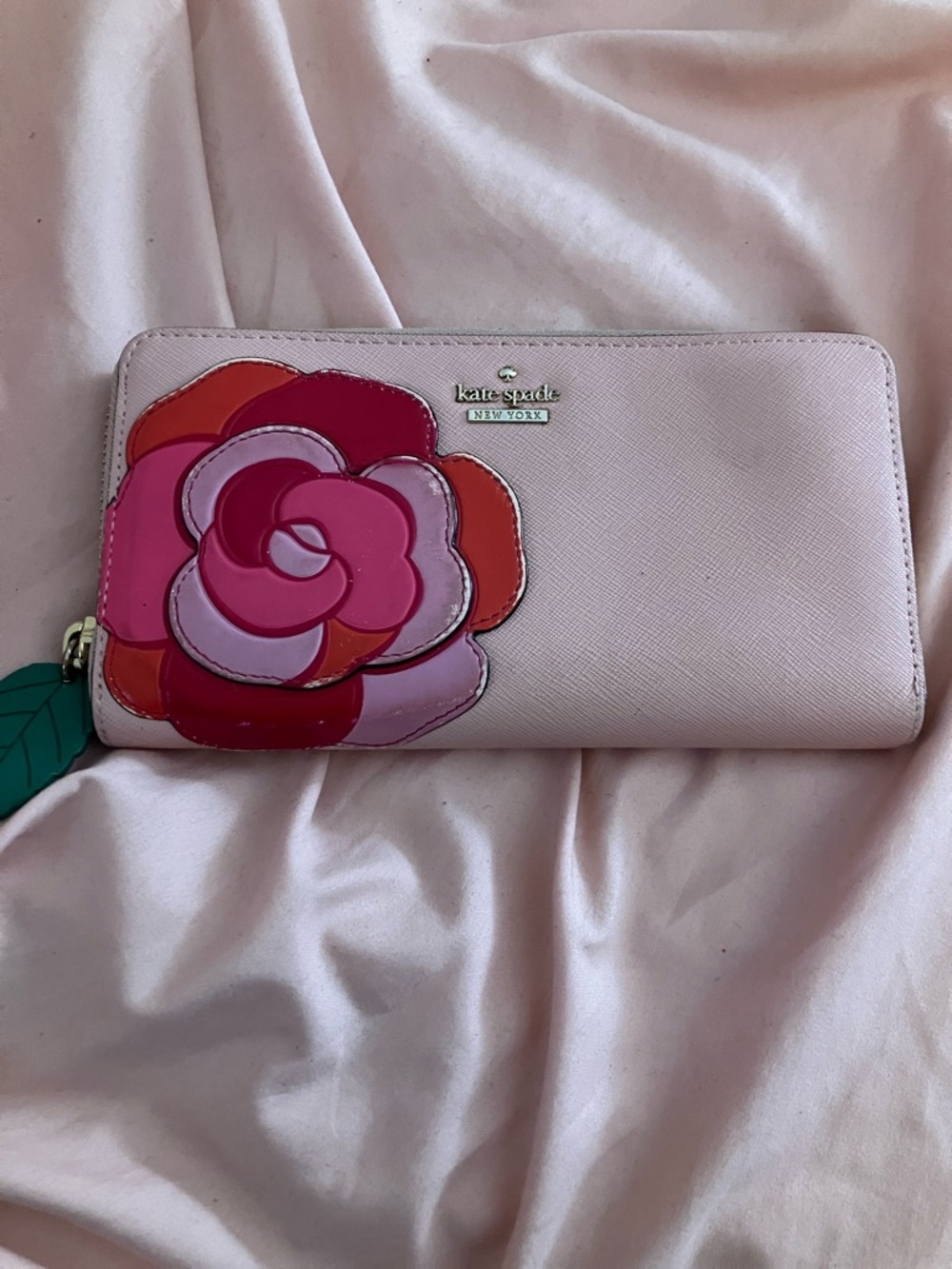 kate spade ♠️ rare Pale Pink Zip-Around Wallet with Floral Applique